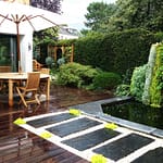 Passage en ardoise et bassin en pierre bleue - Jardin Feng-Shui